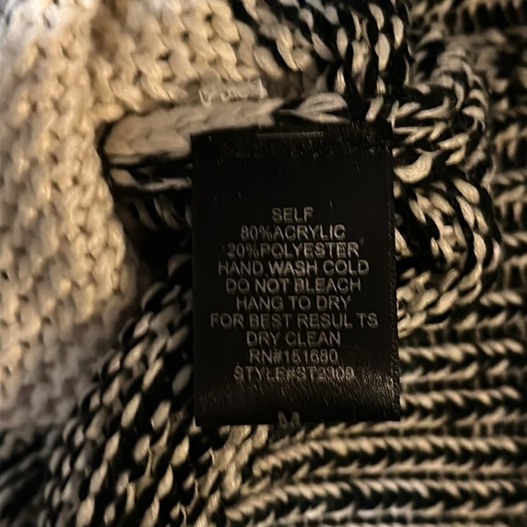 STORIA STRIPPED BLACK AND CREAM SWEATE SIZE M c6 - Picture 5 of 5